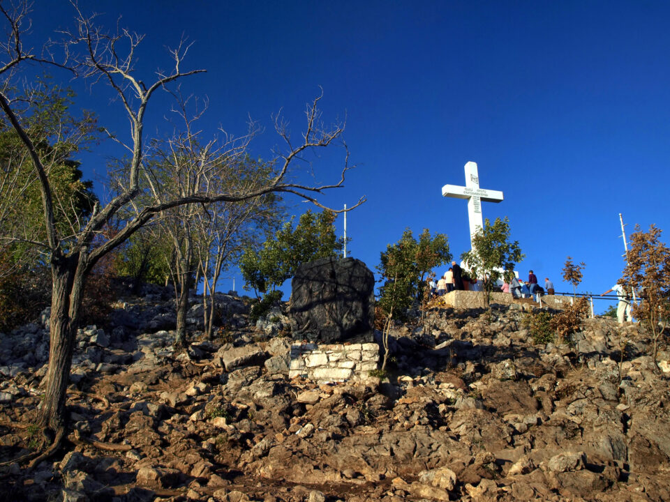 Krzyż na górze Kriżevac w pobliżu Medziugorje