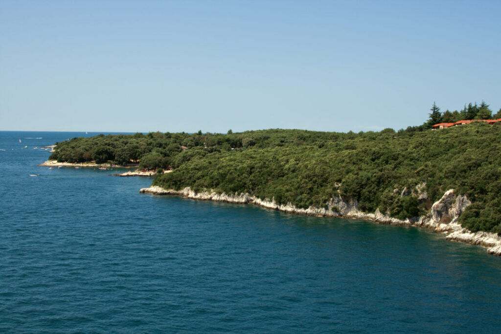 Słynny park naturystyczny Koversada nad Adriatykiem. Chorwacja