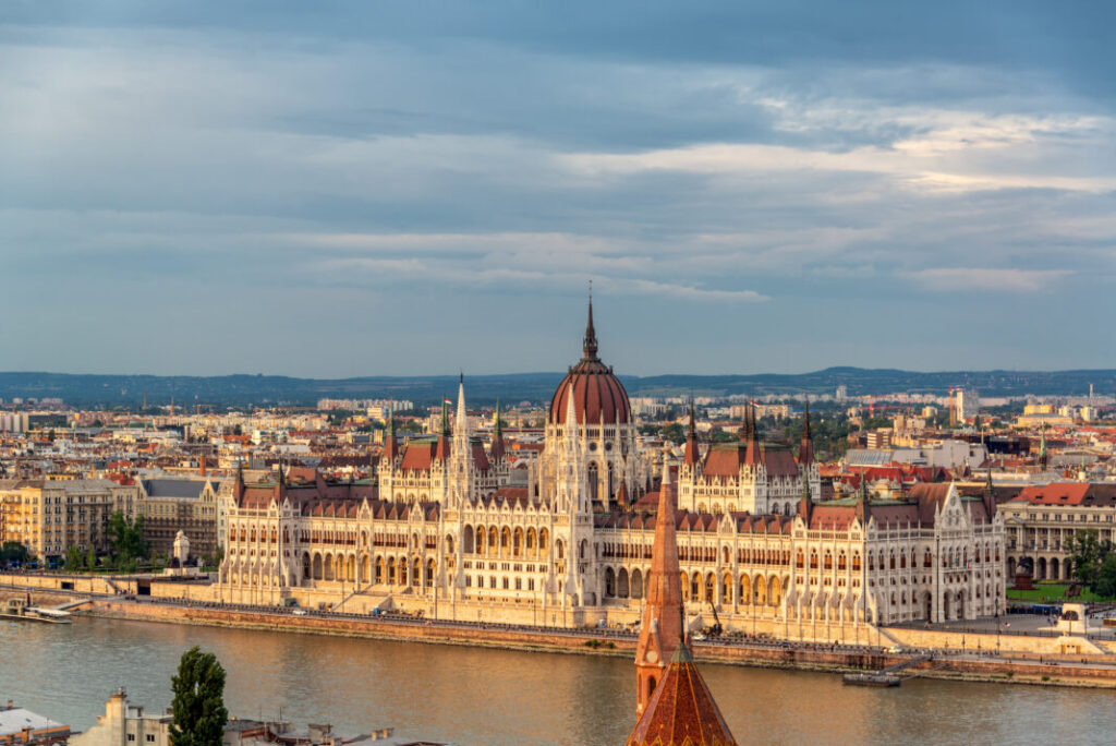Widok z lotu ptaka na Budapeszt i Parlament