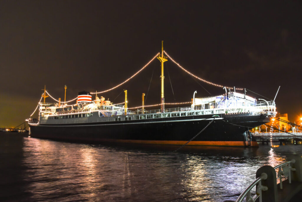 Historyczny statek „Hikawa Maru" (1930) w muzeum przy Yamashita Park