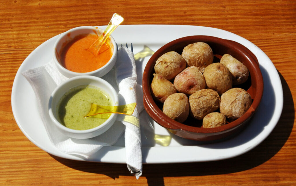 Tradycyjne danie Papas Arrugadas - Wyspy Kanaryjskie