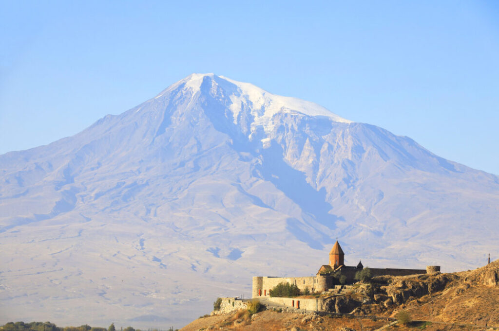 Monastyr Chor Virap na tle góry Ararat - Armenia