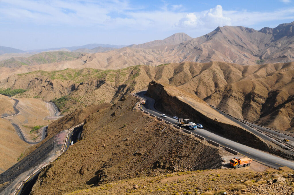 Droga na przełęcz Tizi-n-Tichka w górach Atlas - Maroko