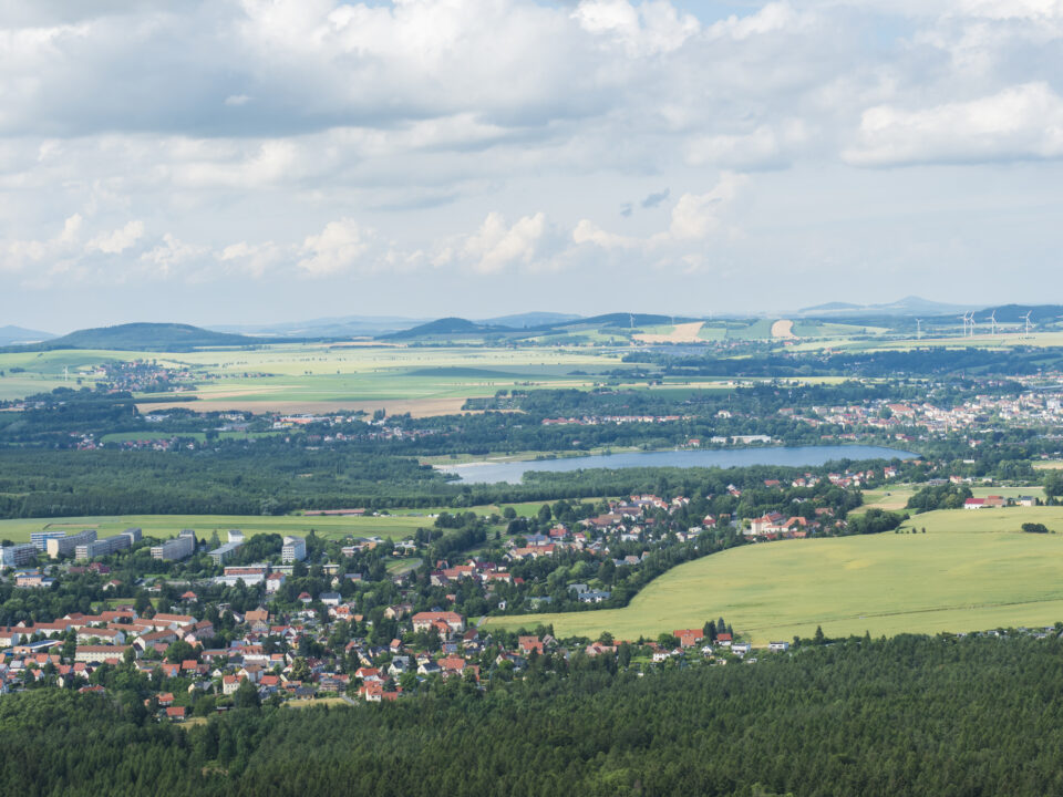 Widok na miasto Zittau na granicy polsko-niemieckiej w Górach Żytawskich, - Niemcy