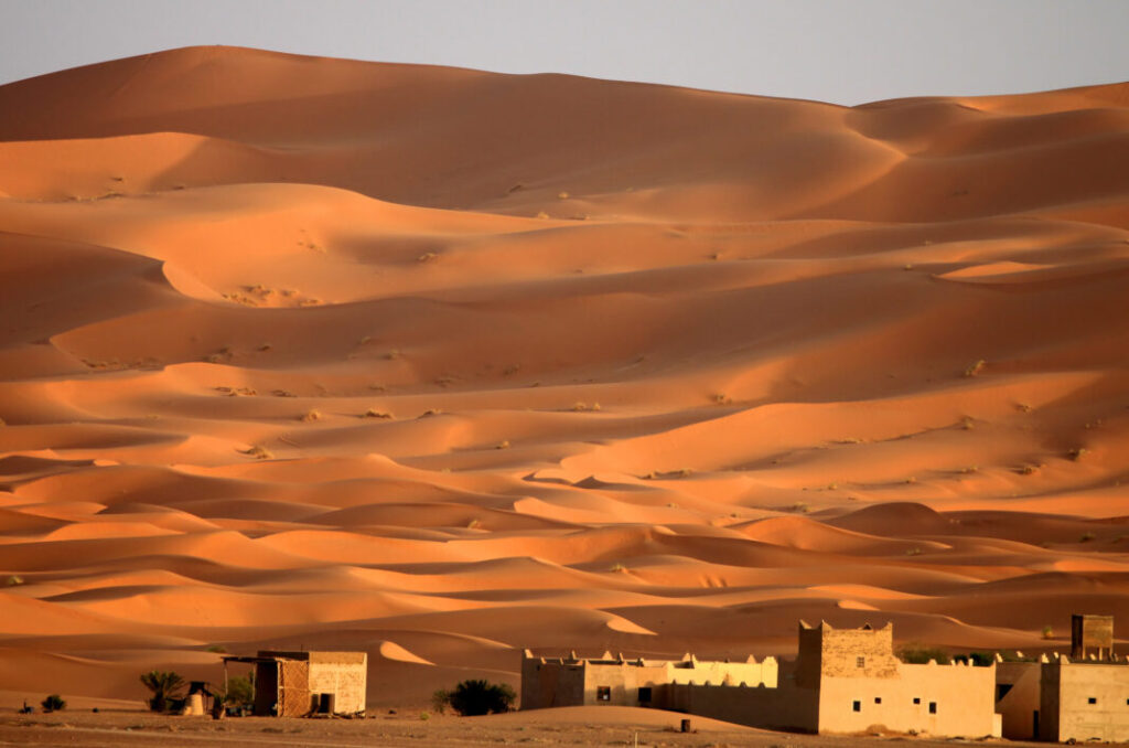 Wydmy na pustyni Sahara w Merzouga - Maroko