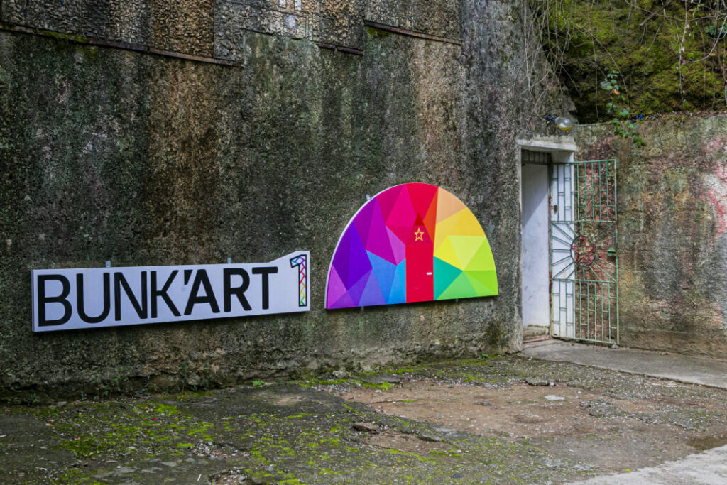 Wejście do Bunk Art 1 w Tiranie w Albanii
