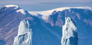 Góry lodowe fiordu Ofjord - Grenlandia