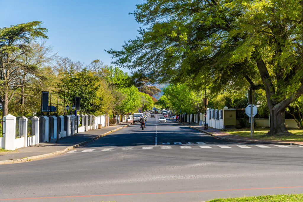 Widok na główną ulicę w Franschhoek, Republika Południowej Afryki