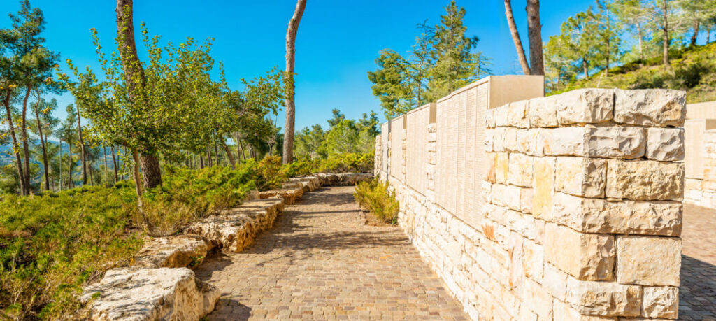 Ściana z nazwiskami Sprawiedliwych Wśród Narodów Świata w Instytucie Yad Vashem w Jerozolimie