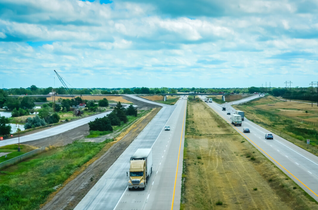 Autostrada Interstate 80 w pobliżu Laramie Wyoming
