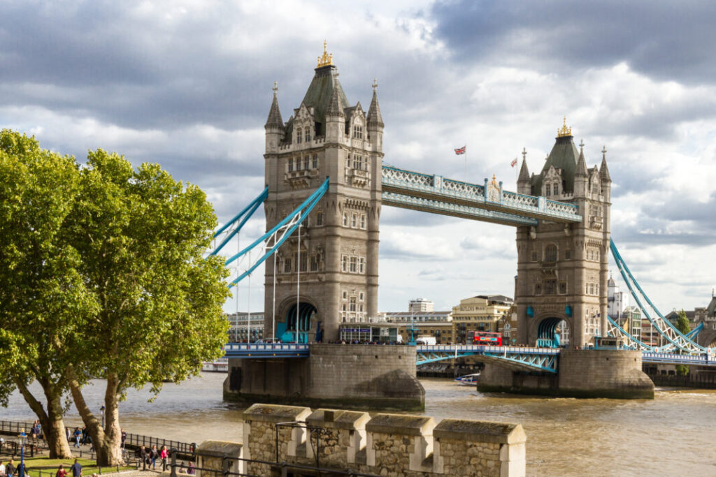 Tower Bridge w Londynie - Wielka Brytania